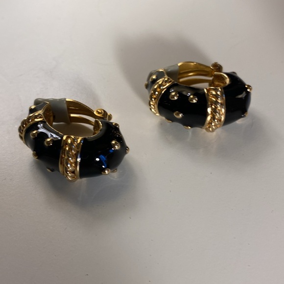 *NWT* Vintage CINER Gold Tone/Black Enamel/Green Eyed Frog Brooch & Bangle/Ear - Picture 4 of 7